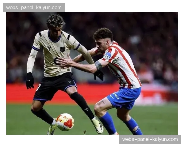 特写瞬间:马竞进球后全体11人迅速退防至本方半场,展现西蒙尼的战术纪律 特写瞬间:马竞进球后全体11人迅速退防至本方半场,展现西蒙尼的战术纪律